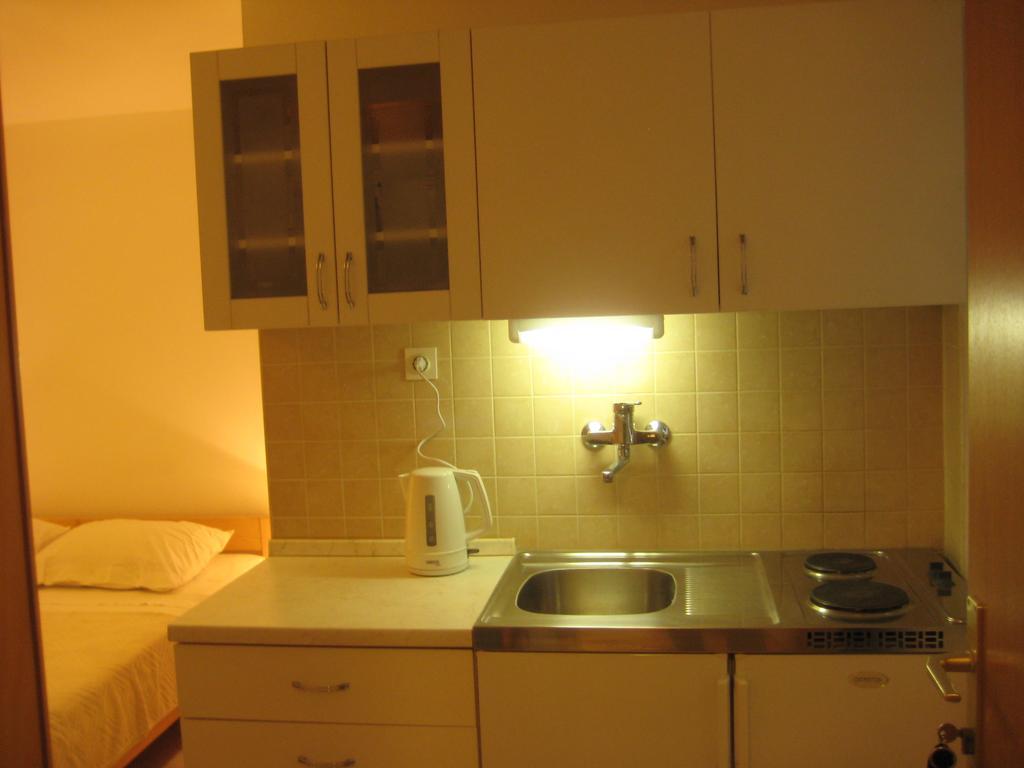 Gala Apartments Komiza Exterior photo