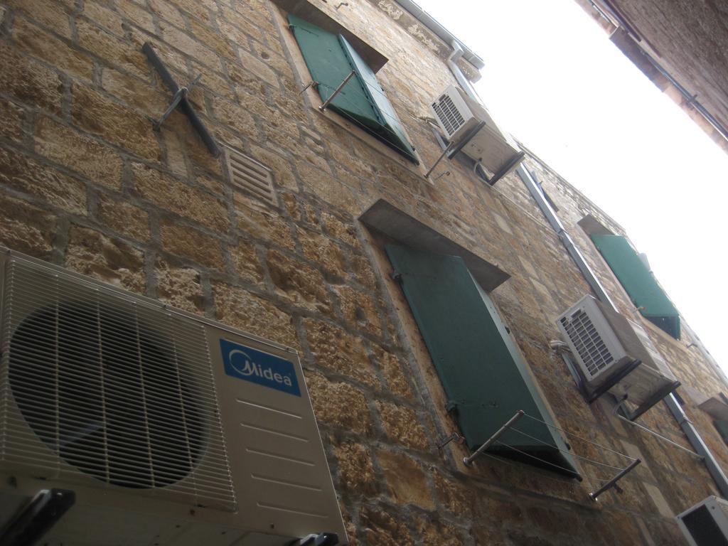 Gala Apartments Komiza Exterior photo